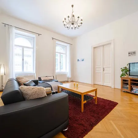 Spacious 4 Bedroom 2 Bathrooms Apartment