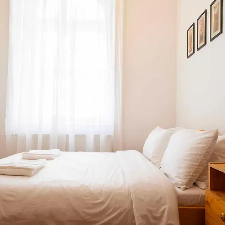 Διαμέρισμα Spacious 4 Bedroom 2 Bathrooms Βουδαπέστη