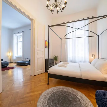 Spacious 4 Bedroom 2 Bathrooms