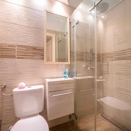 Διαμέρισμα Spacious 4 Bedroom 2 Bathrooms *