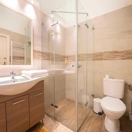 Spacious 4 Bedroom 2 Bathrooms * Βουδαπέστη